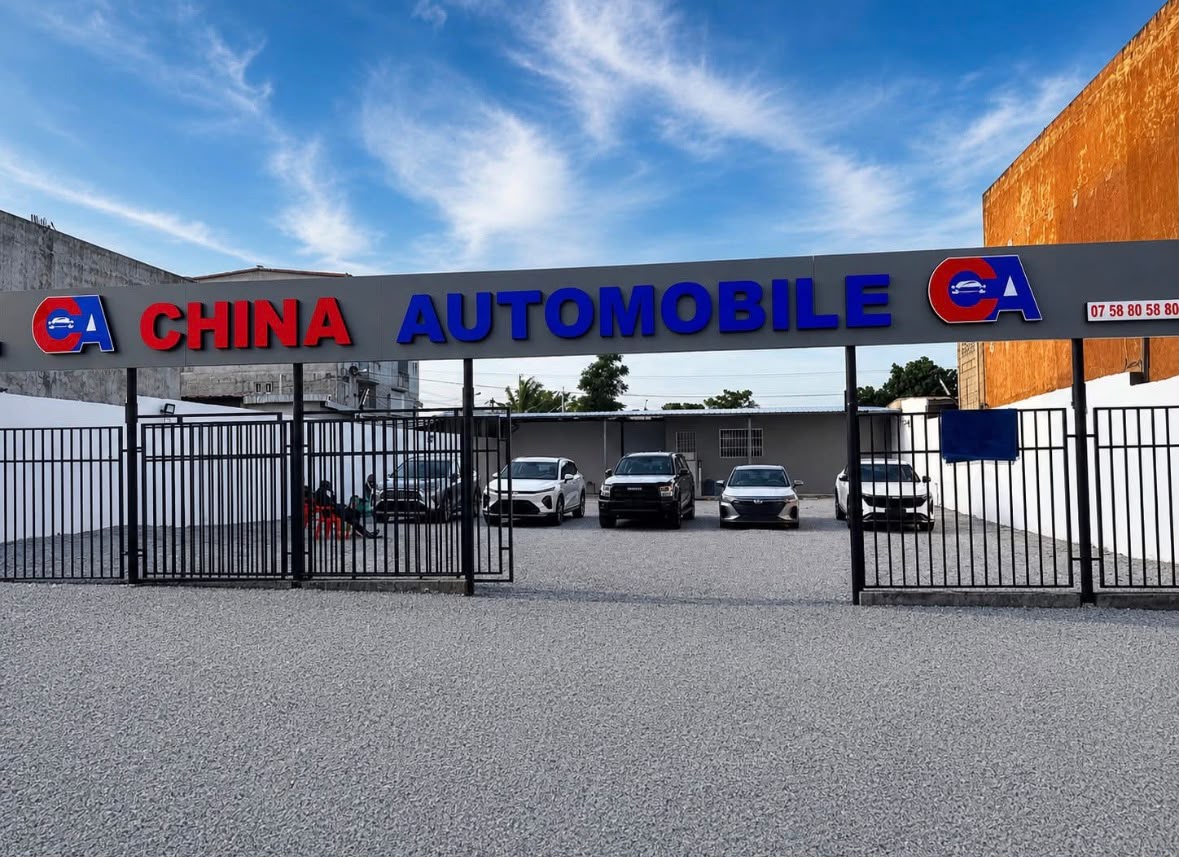Façade et Parking China Automobile Yopougon